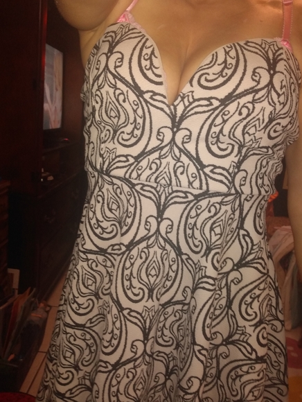 Low Cut Sexy Strapless Skater Dress - Picture 3 of 9